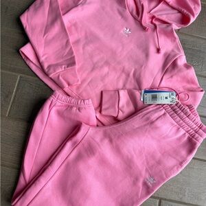 Adidas Vibrant Pink sweat set * medium *. Pants have tags and shirt is nwot